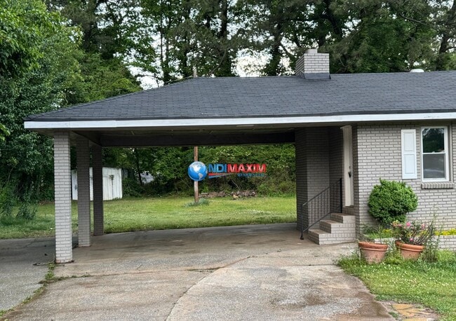 2210 Rockbridge Rd SW in Stone Mountain, GA - Building Photo - Building Photo