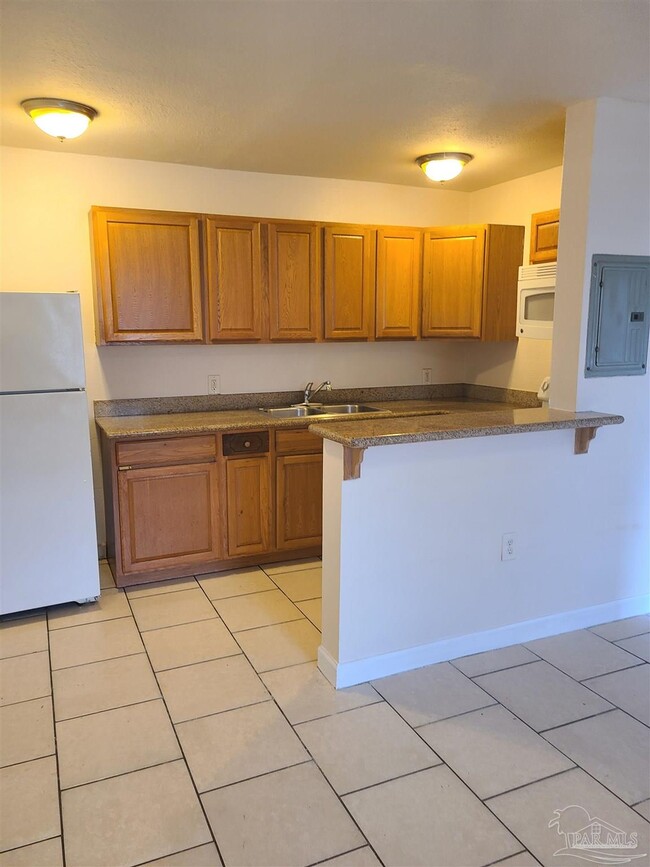 204 Holmes Dr in Pensacola, FL - Building Photo - Building Photo