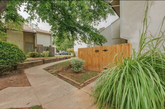 819 Red Bird Ln in Norman, OK - Building Photo - Building Photo