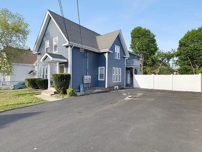 264 Belmont Ave in Brockton, MA - Building Photo - Building Photo