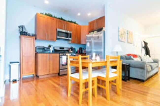 6-8 Glenville Ave in Boston, MA - Foto de edificio - Building Photo