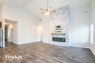 6612 Laurelwood Dr in Pendleton, IN - Foto de edificio - Building Photo