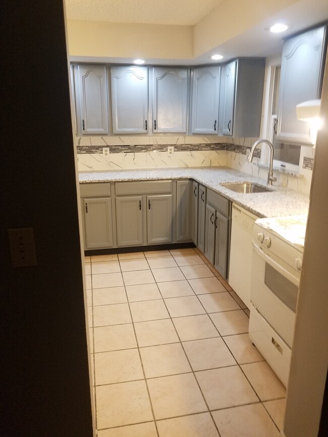 property at 5003 Hana Rd