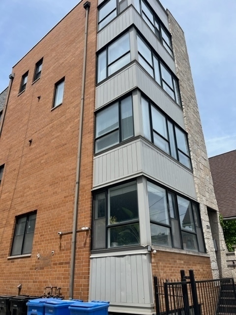 property at 224 S Oakley Blvd