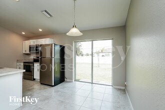 1113 NW 1st Ave in Cape Coral, FL - Foto de edificio - Building Photo