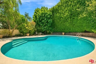 701 Sierra Dr in Beverly Hills, CA - Building Photo - Building Photo