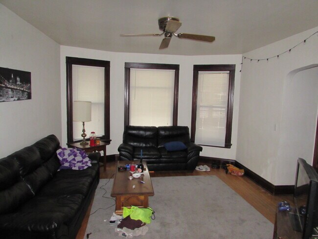 421 W Gilman St, Unit 1 in Madison, WI - Foto de edificio - Building Photo