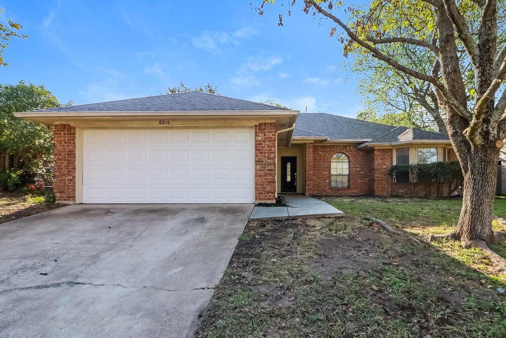 6216 N Park Dr in Watauga, TX - Building Photo