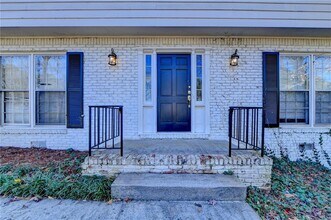 525 Abernathy Rd NE in Atlanta, GA - Building Photo - Building Photo