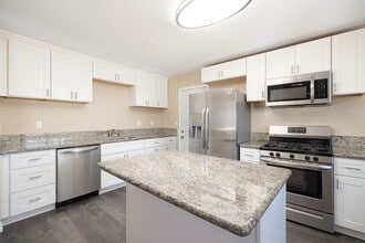 2631 Hopkins St in San Diego, CA - Building Photo - Building Photo