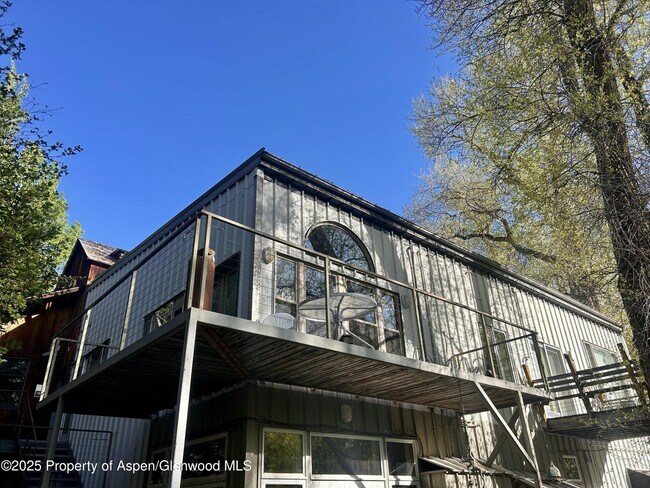 410 N Mill St in Aspen, CO - Foto de edificio - Building Photo