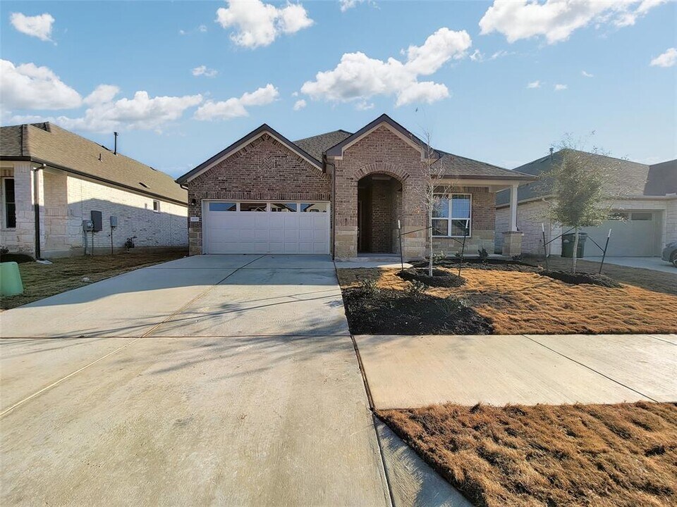 2032 Bobtail Pass in Leander, TX - Building Photo