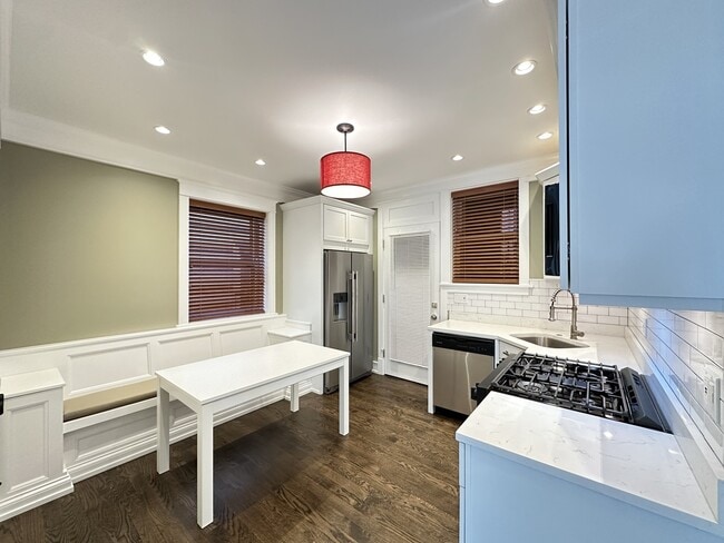 1406 W Cornelia Ave, Unit A01W in Chicago, IL - Building Photo - Building Photo