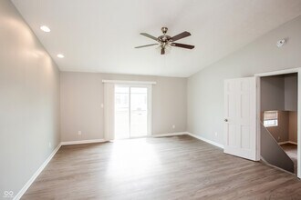 607 Woods Crossing Dr in Indianapolis, IN - Building Photo - Building Photo