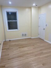 549 Hempstead Turnpike in Elmont, NY - Foto de edificio - Building Photo