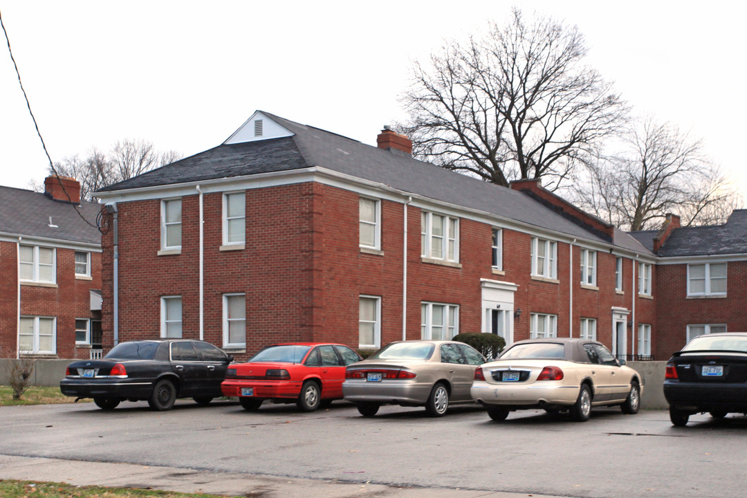 Hutchinson Square Apartments in Louisville, KY - Building Photo