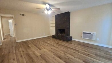 555 E Lemon Ave in Glendora, CA - Foto de edificio - Building Photo