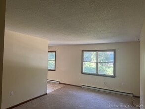 454 Cow Hill Rd in Groton, CT - Building Photo - Building Photo
