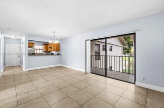 1495 Lake Crystal Dr, Unit H in West Palm Beach, FL - Building Photo - Building Photo