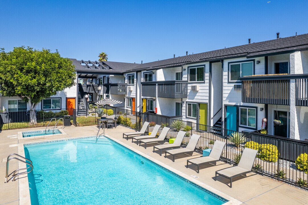 Eastside Apartments in Costa Mesa, CA - Building Photo