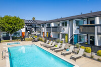 Eastside Apartments in Costa Mesa, CA - Foto de edificio - Building Photo