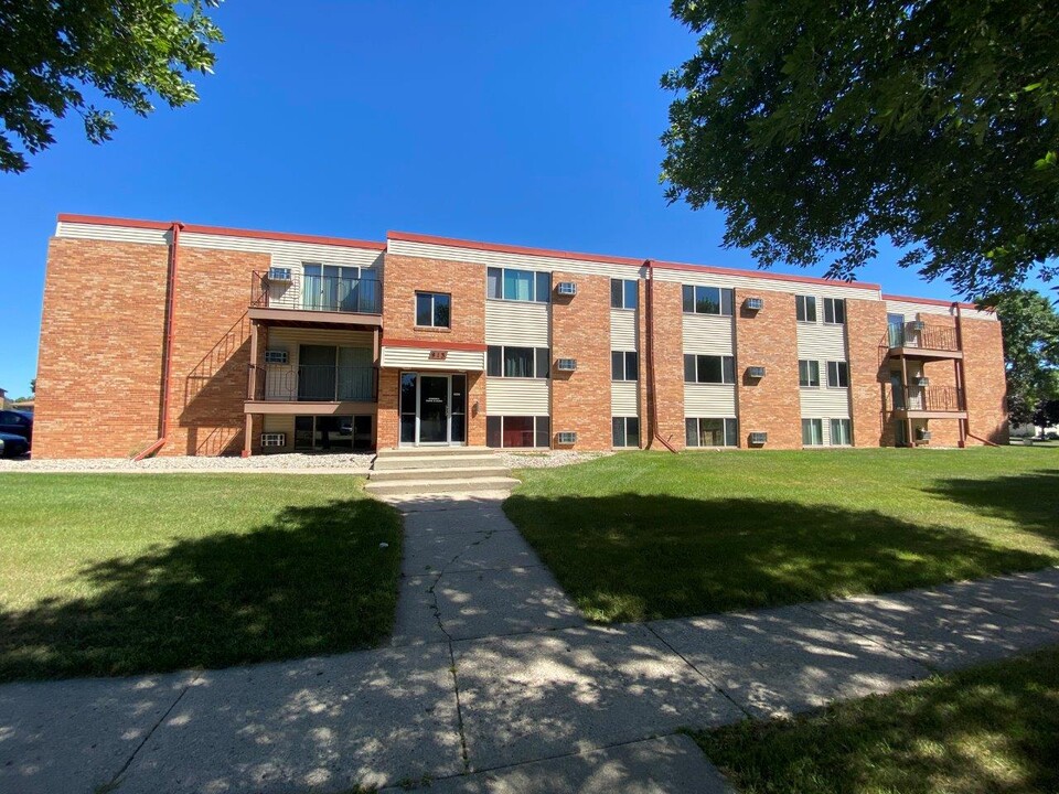 Karolyn Apartments in Brookings, SD - Foto de edificio