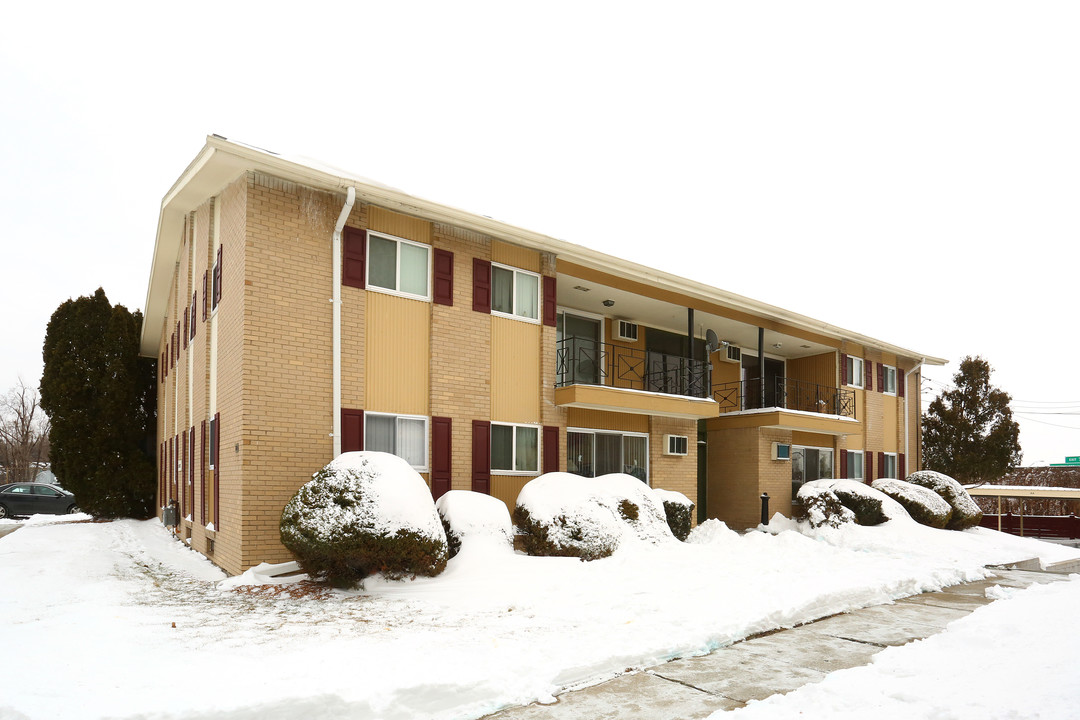 Madison Apartments in Lansing, MI - Building Photo