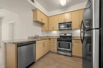 5251 Vineland Ave in Los Angeles, CA - Building Photo - Building Photo