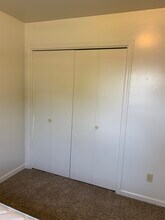 311 Pierce Ave, Unit 311 in Charleston, IL - Foto de edificio - Building Photo