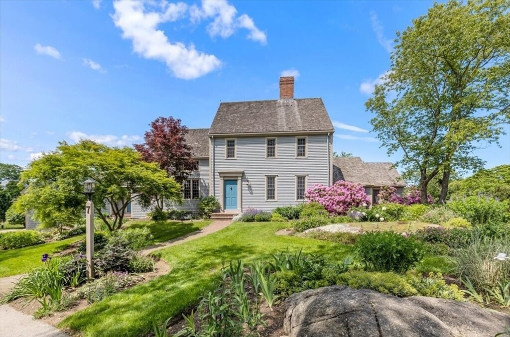 7 Weir Street Extension in Hingham, MA - Building Photo