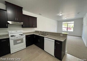 24356 Ann Arbor Trail in Dearborn Heights, MI - Building Photo