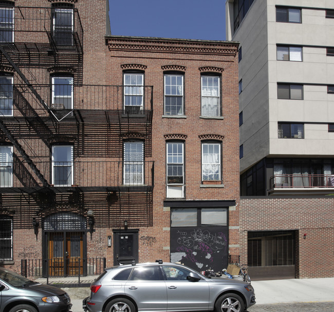 26 Tiffany Pl in Brooklyn, NY - Building Photo - Building Photo