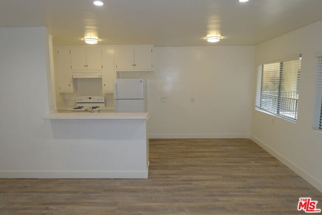 1301 N Mansfield Ave in Los Angeles, CA - Building Photo - Building Photo