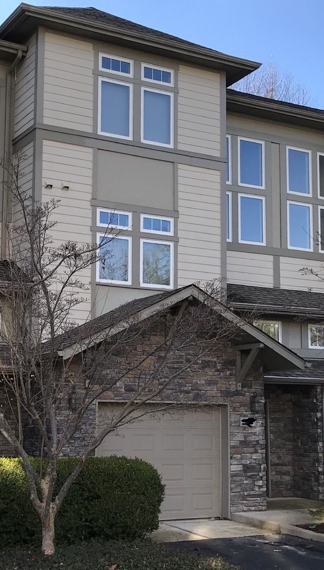 320 Old Hickory Blvd in Nashville, TN - Foto de edificio - Building Photo