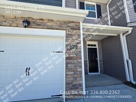 1697 Hallview Ct in Kernersville, NC - Building Photo