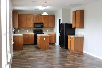 18354 Basket Flower Bend in Elgin, TX - Building Photo - Building Photo