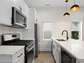 2142 N Maplewood Ave in Chicago, IL - Building Photo - Building Photo