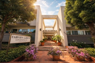 5300 Fairview Blvd in Los Angeles, CA - Building Photo