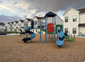 2966 Huntshire Ave in Ammon, ID - Building Photo - Building Photo