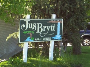 Jus Brytt Apartments in Idaho Falls, ID - Building Photo - Building Photo