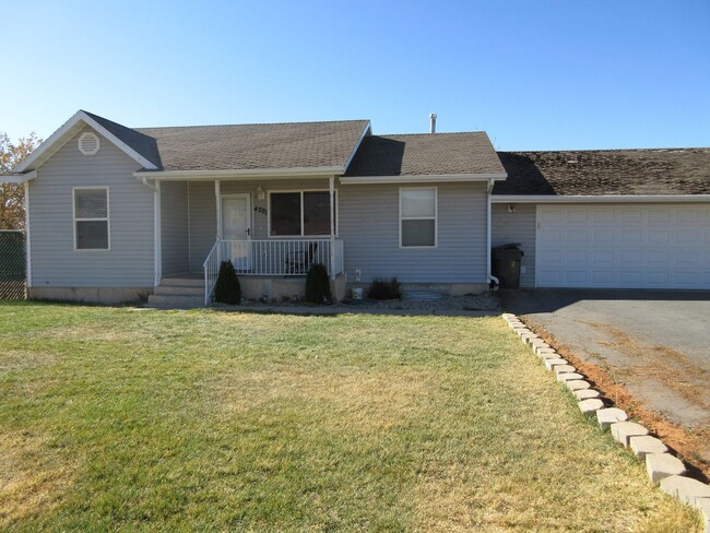 4701 Marshal Trail in Enoch, UT - Foto de edificio - Building Photo