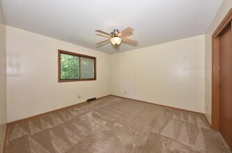 W166N9108 Grand Ave, Unit 3 in Menomonee Falls, WI - Building Photo - Building Photo