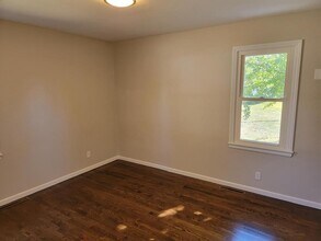 5105 NE 44th St in Kansas City, MO - Building Photo - Building Photo