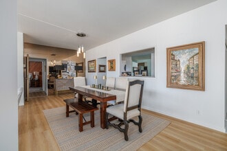 Plaza Point Apartments in Kansas City, MO - Building Photo - Interior Photo