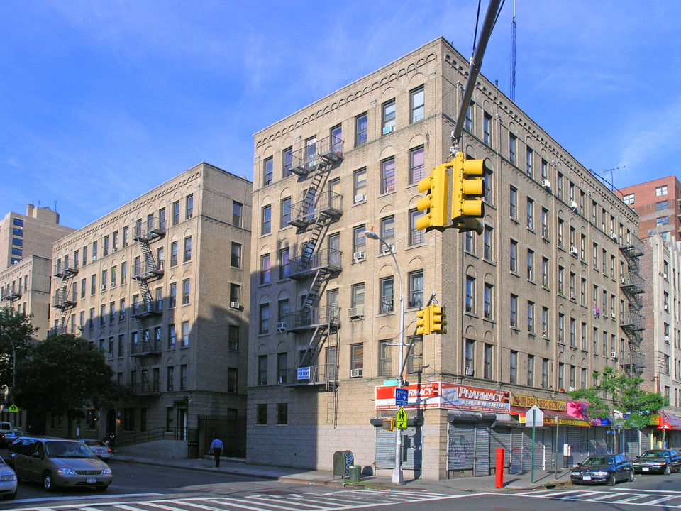 1711 Morris Ave in Bronx, NY - Building Photo