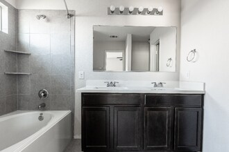 1023 Chad Lp in Round Rock, TX - Foto de edificio - Building Photo