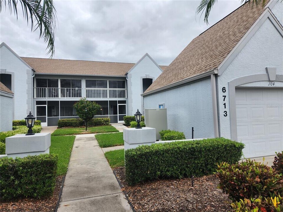 6713 Stone River Rd in Bradenton, FL - Building Photo