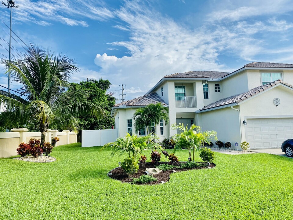 10048 Southern Pride Pl in Wellington, FL - Building Photo