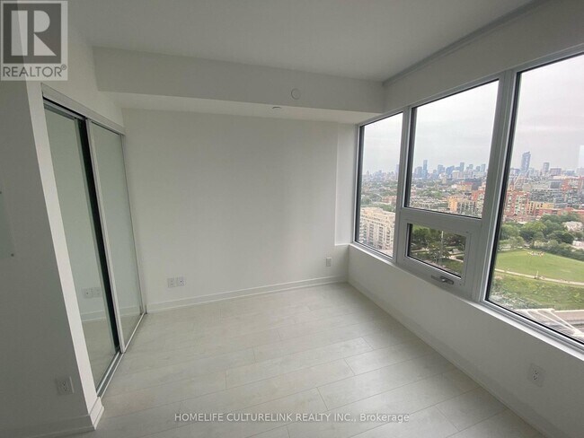 19 Western Battery Rd in Toronto, ON - Building Photo - Building Photo