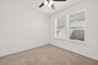 10949 Cannes Memorial Dr in Houston, TX - Building Photo - Building Photo